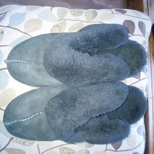 Black Kirkland Shearling Slippers size 9